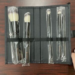 Brand New Crown 5 Piece Makeup Brush Set with Case